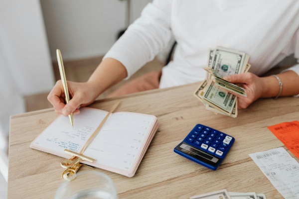 Unas finanzas saludables mejoran tu bienestar y tu sensación de llevar las riendas de tu vida.